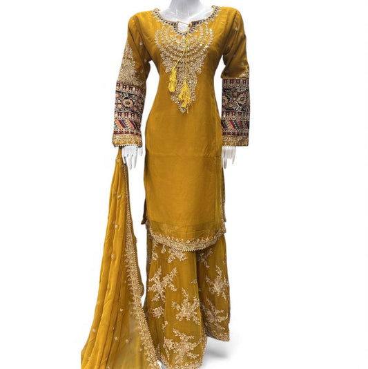 Beautiful chiffon suit paired with wide-leg trouser